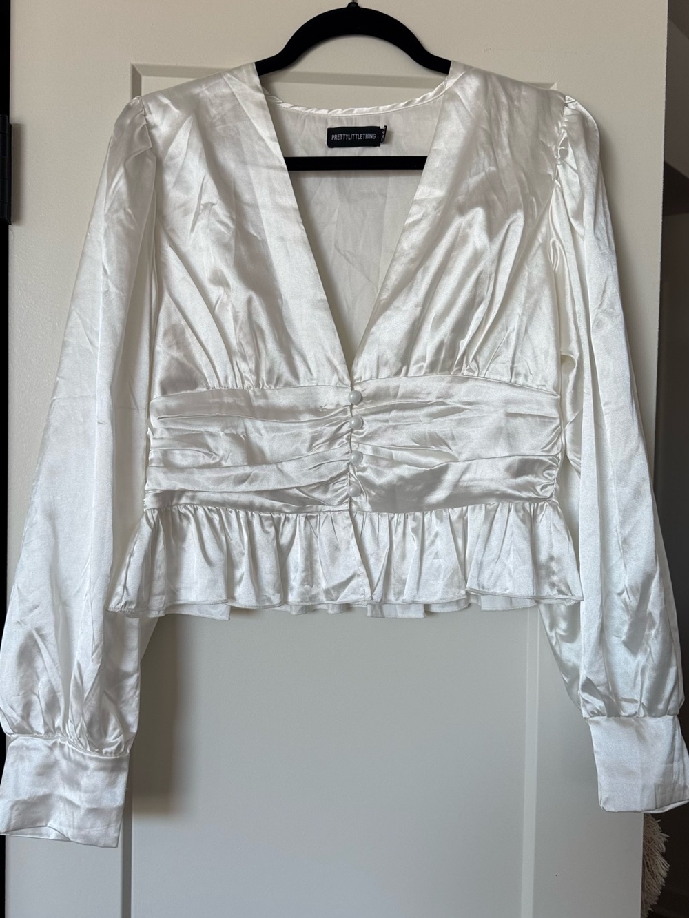 PrettyLittleThing Satin White V-Neck Peplum Blouse